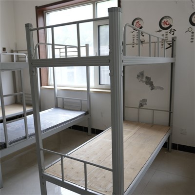 Podwójne łóżko akademika